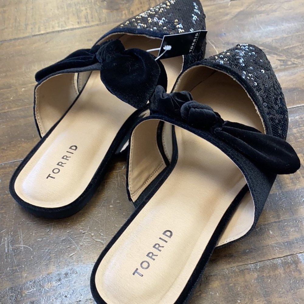 Torrid Black Velvet Bow Mules 12 Wide - Picture 5 of 6